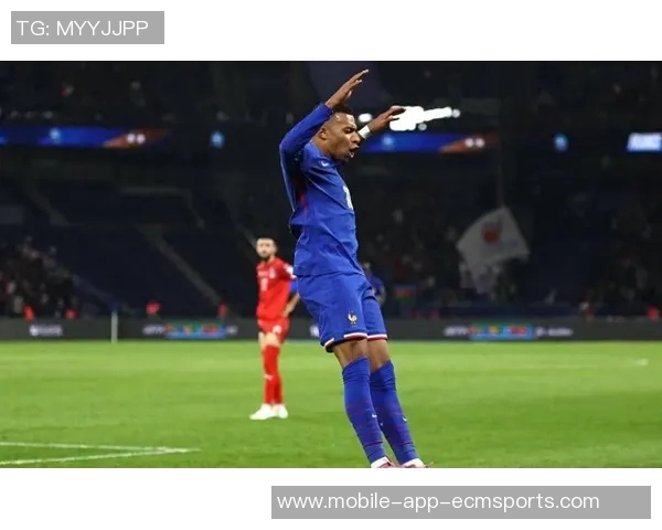 独立摄像机揭示姆巴佩场上言语抱怨对手拖延时间及补时不足问题